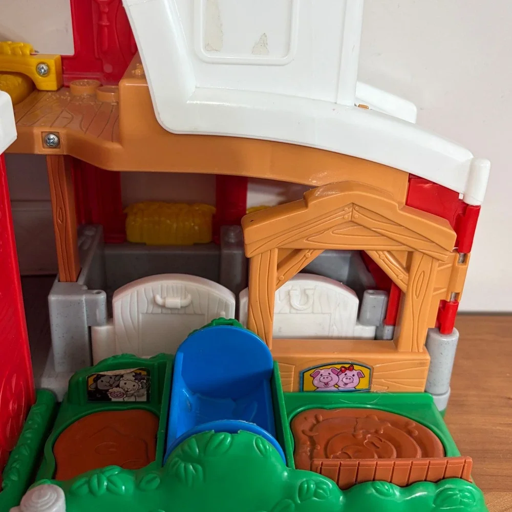 Fisher Price Little People Animal Friends 2004 Farmhouse Red Barn Playset Y4482